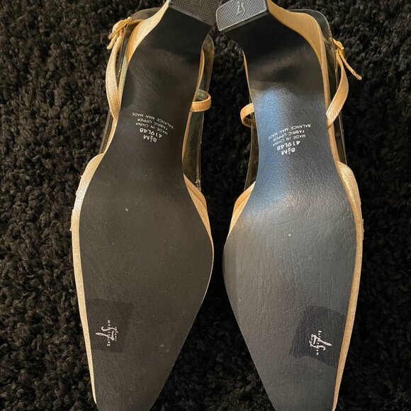 Life Stride Size 8.5 Gold Classic Shoe - Picture 3 of 4